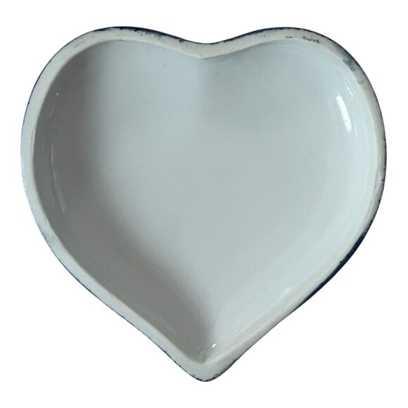 Vintage Japan Heart-Shaped Porcelain Trinket Box – Blue Floral with Gold Trim – - Picture 8 of 10